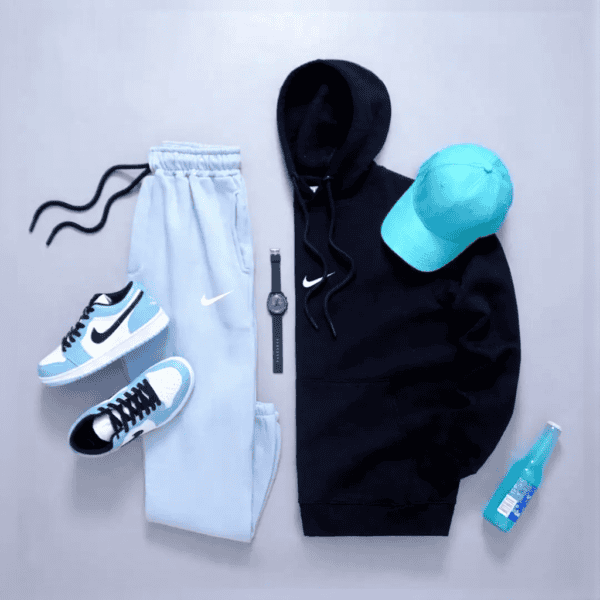 آلتیگن و کفش ورزشی نایک با رنگ آبی و سفید، هودی و شلوار راحتی، کلاه لبه دار آبی، ساعت ورزشی و بطری آب در لباس ورزشی مخصوص استایل همونطور که تو می‌خوای.